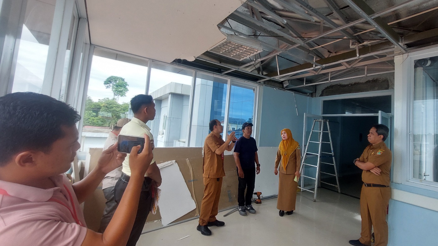 Rusak Akibat Bencana, Dinas PUCK-TRP Musi Rawas Evaluasi dan Perbaiki Kerusakan Plafon RSUD dr Sobirin