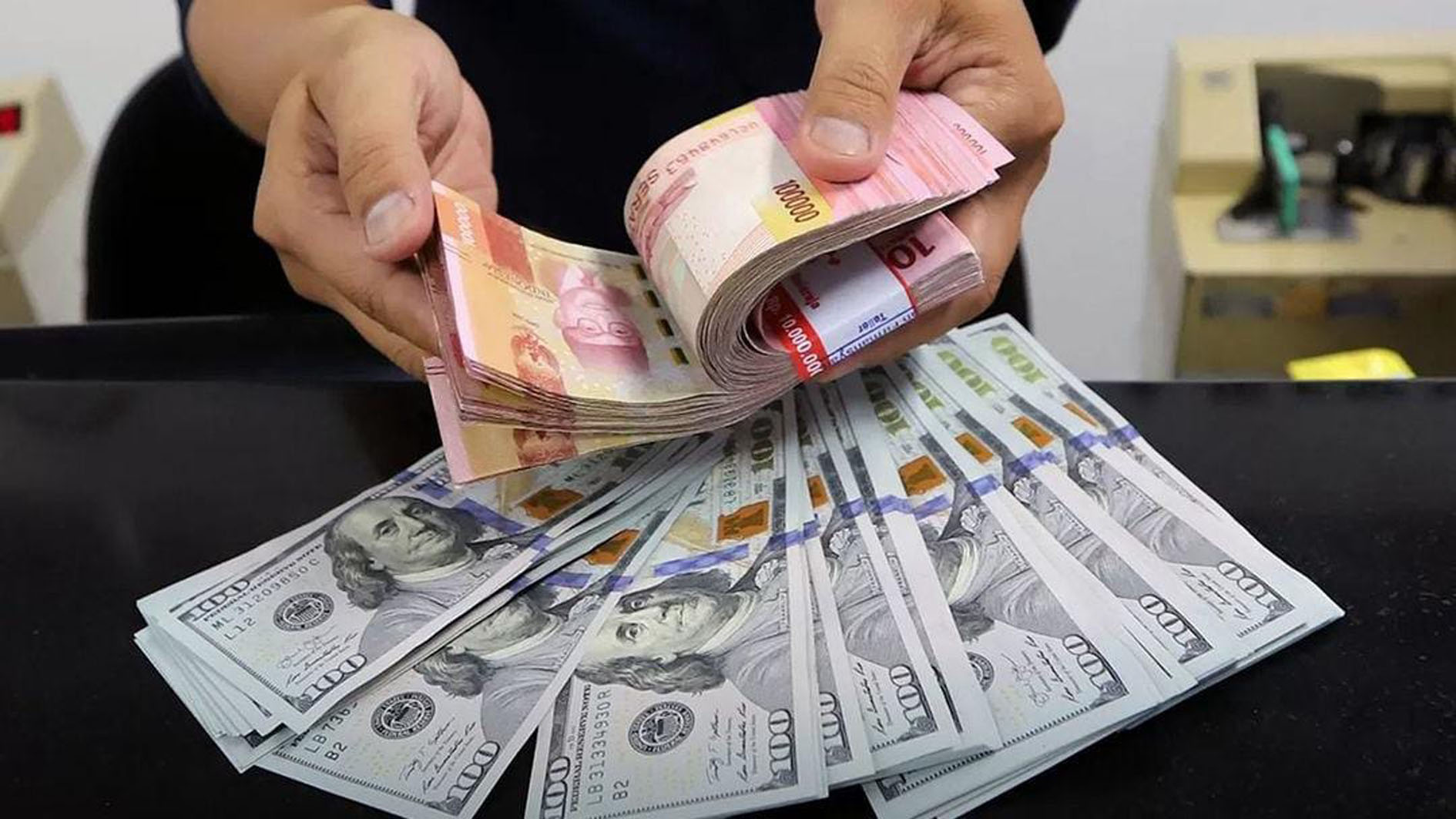 Rupiah Melemah, Inflasi di Indonesia Meningkat, Harga Jual Dolar AS Tembus Rp16 Ribu, Begini Nasib RI