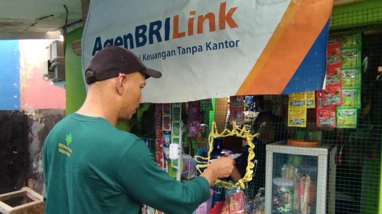 Pahlawan Inklusi Keuangan, AgenBRILink di Tengah Kebun Kelapa Sawit Berhasil Dekatkan Layanan Perbankan