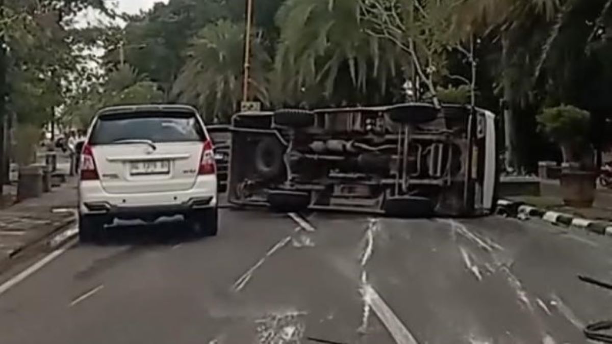 Minibus Pondok Tahfidz Terbalik di Sekayu Sumatera Selatan, Gegara Motor Begini Jadinya