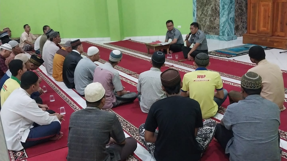 WBP Lapas Narkotika Kelas IIA Muara Beliti Antusias Belajar Salat