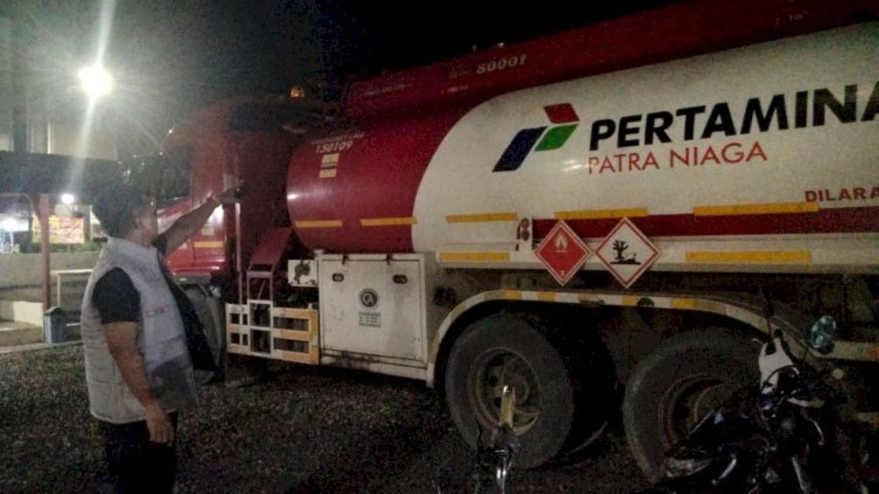 Polda Sumsel Gerebek 3 Gudang Penimbunan BBM Subsidi di Musi Rawas, 14 Orang Diamankan