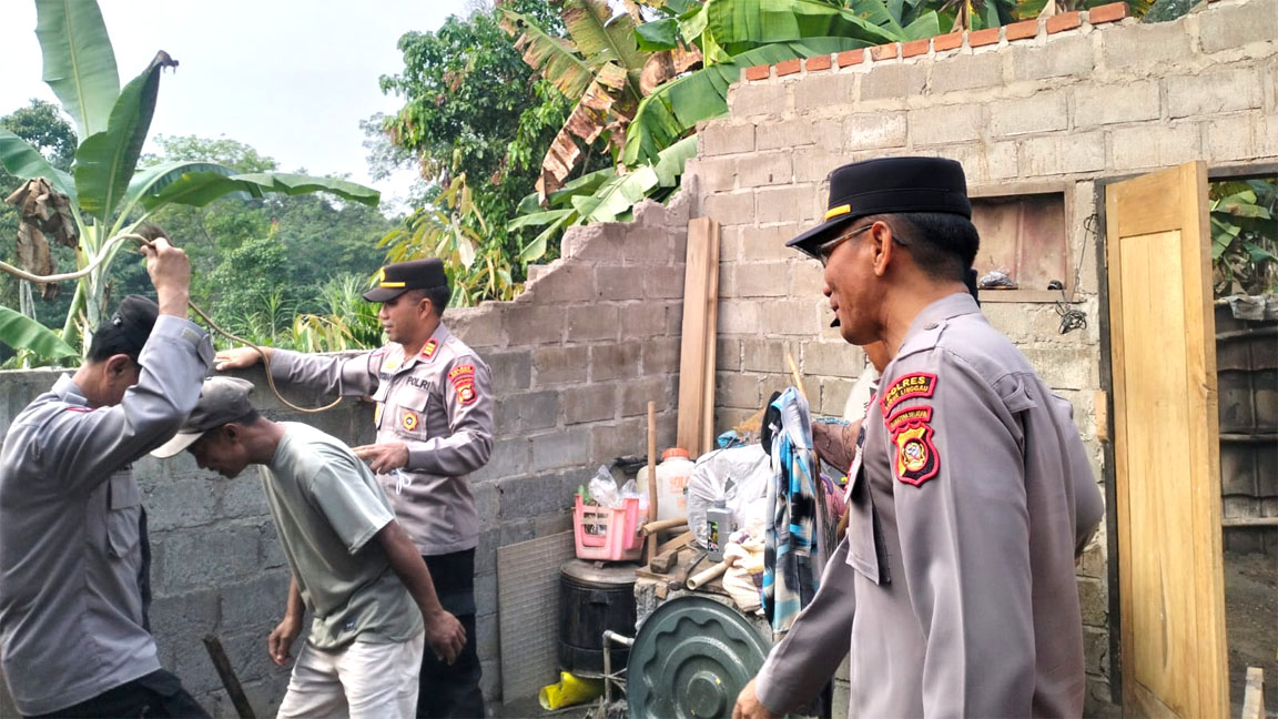 Puting Beliung Terjang Kayu Ara Lubuk Linggau, 3 Rumah Rusak 