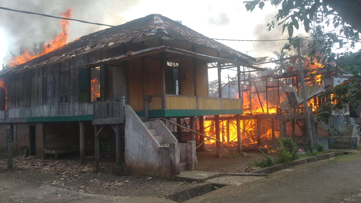 Kemarau, 3 Rumah di Muara Kati Baru I Musi Rawas Terbakar, Sebelumnya di Mandi Aur