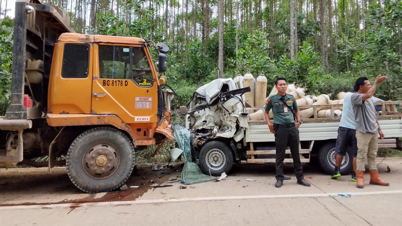 Tabrakan di Jalur Musi Rawas PALI, Kernet Pick Up Angkut Oksigen Tewas Terjepit