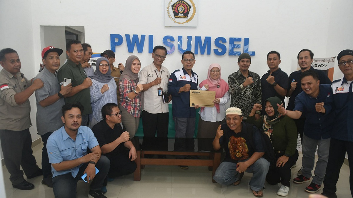 Pastikan Calon Ketua PWI Sumatera Selatan, Dwitri Kartini Serahkan Berkas Pencalonan