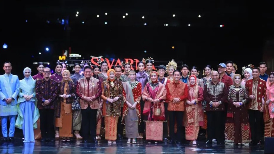 Bupati Musi Rawas dan Ketua TP PKK Tampil di Malam Budaya Swarna Songket Nusantara