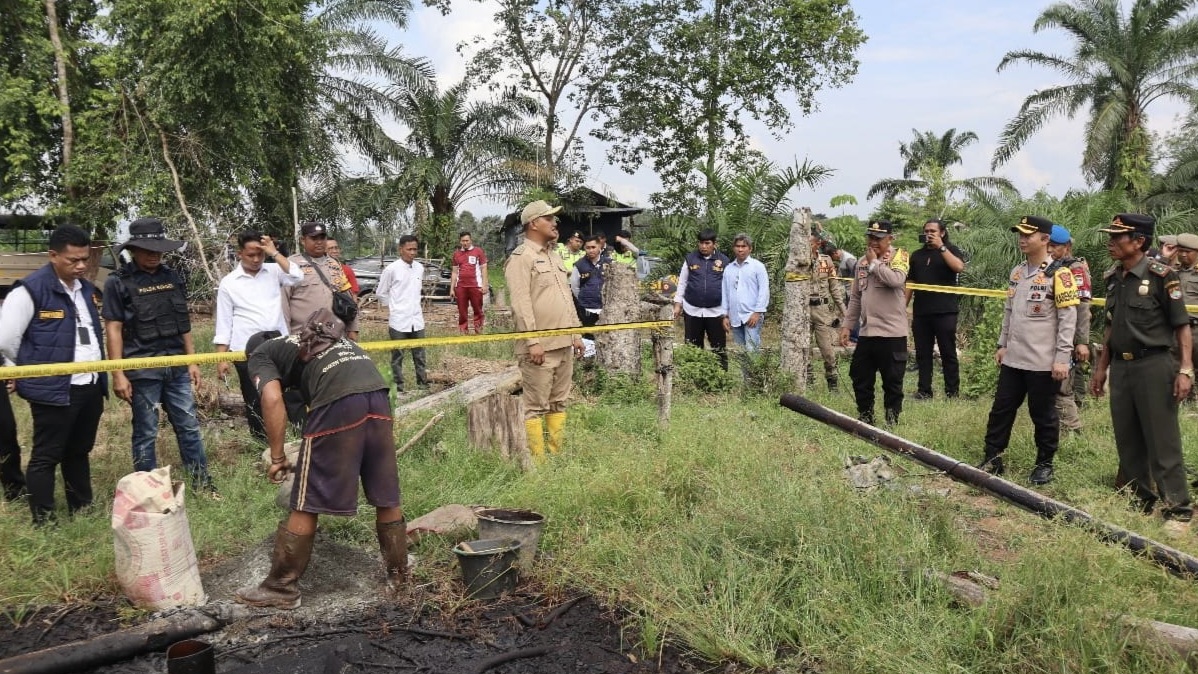 Tim Gabungan Tutup Sumur Minyak Ilegal Musi Rawas, Masih Beroperasi Terancam Hukuman Denda Rp60 Miliar