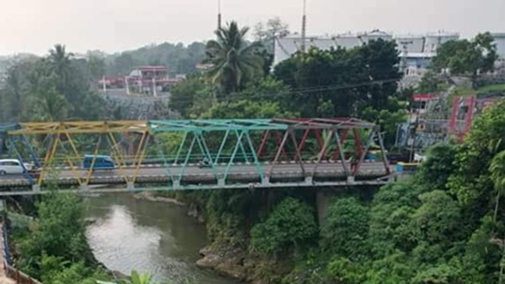 Lubuklinggau dari Cerita Rakyat, Dayang Torek Tolak Cinta Si Pahit Lidah, Sembunyi Dalam Lubuk Dasar Sungai