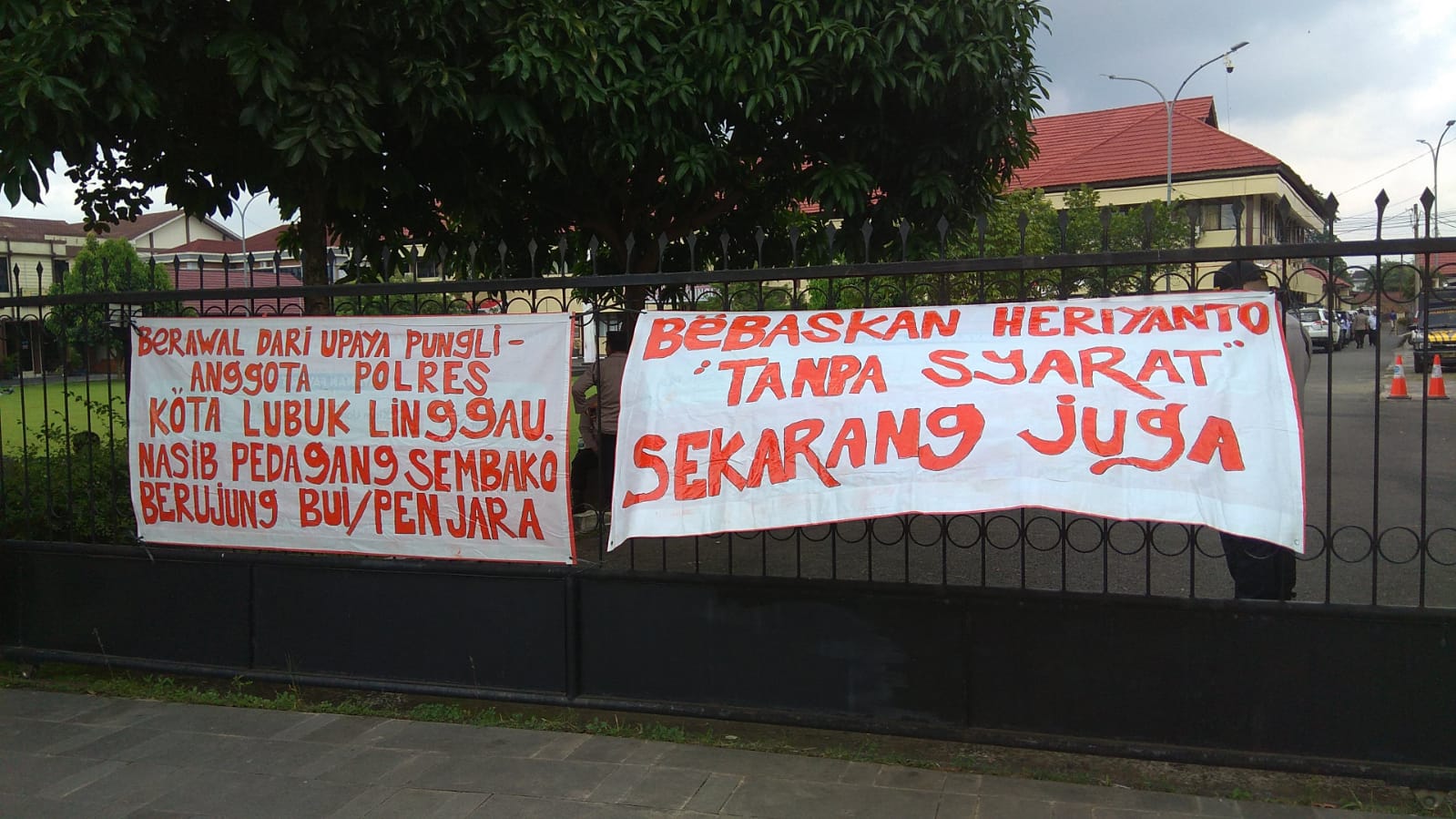 Demo Polres Lubuklinggau, Massa Sebut Pungli Rp20 Juta Kepada Pedagang Sembako