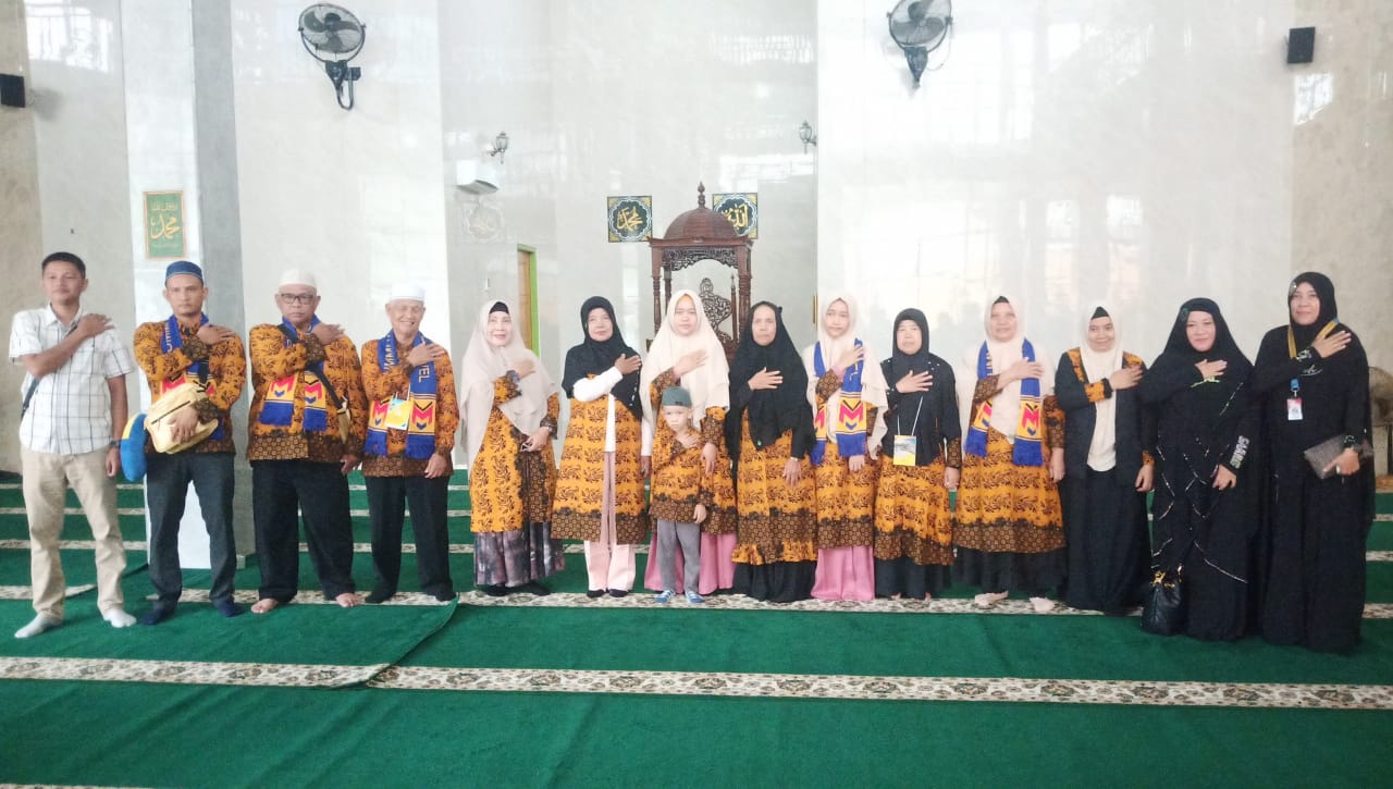 Jemaah Umrah Paket 12 Hari Ummi Wisata Travel Diberangkatkan