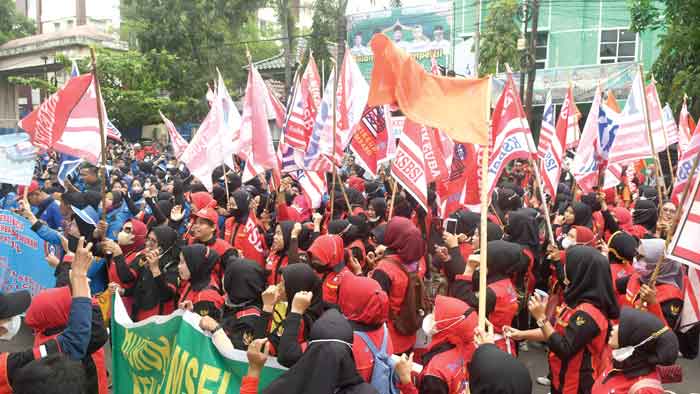 Demo, Buruh di Sumatera Selatan Minta Kenaikan UMP 2023 13 Persen 
