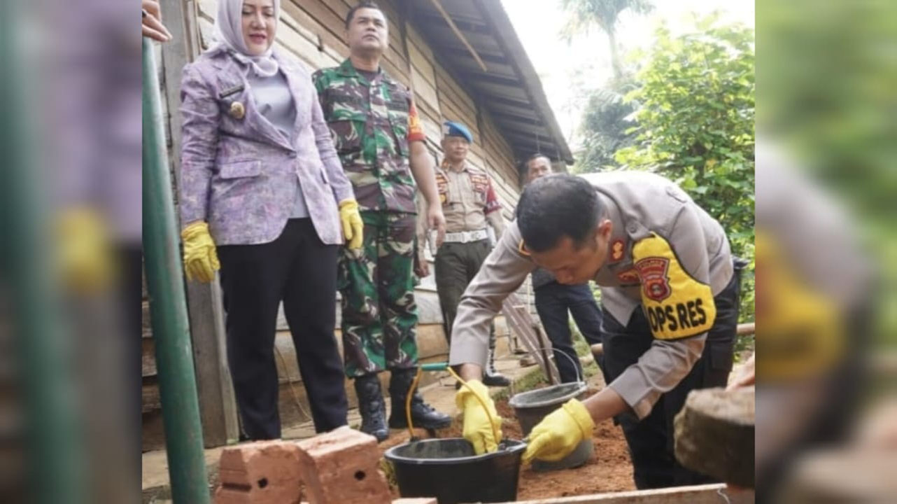 Kapolres dan Bupati Musi Rawas Peduli, Bedah Rumah Warga Yang Tak Layak