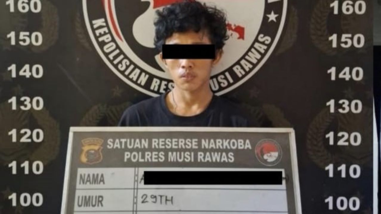 Lagi Santai Timbang Sabu, Pengedar Tugumulyo Musi Rawas Disergap di Kontrakan 