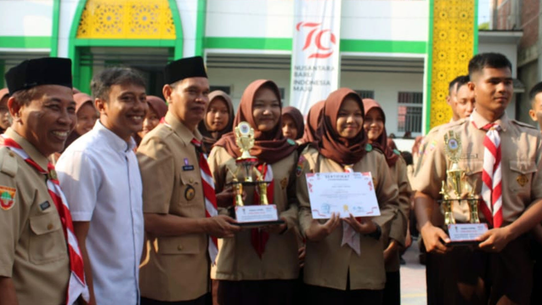 Torehkan Prestasi, Pelajar MAN 1 Lubuk Linggau Raih Juara Lomba Gerak Jalan Tingkat Kota Tahun 2024