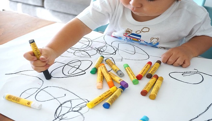 Ini 4 Manfaat Latih Anak Menggambar dan Mewarnai Sejak Dini