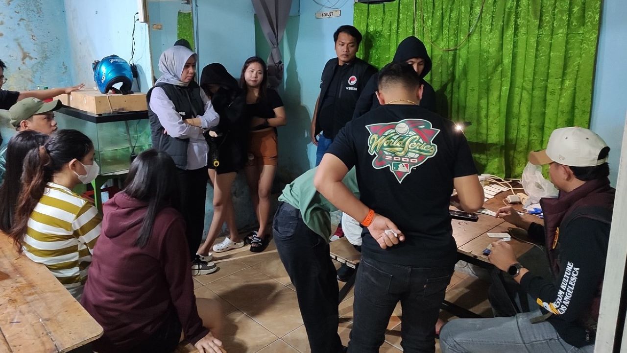 Lokalisasi Kampung Baru Digerebek, Polisi Amankan Puluhan Orang, 29 Positif