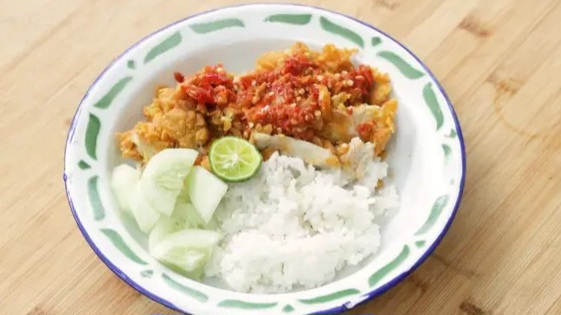 Resep Ayam Geprek Pedas Nampol, Cocok Untuk Pecinta Sambal