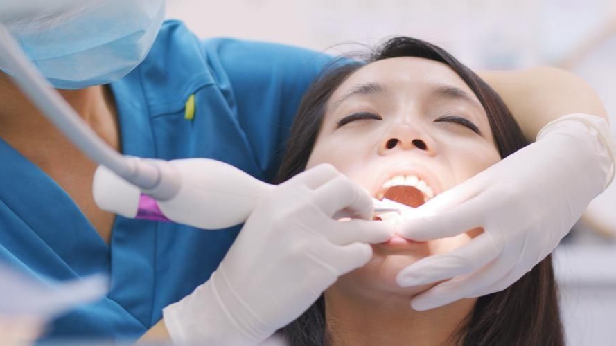 Simak! Begini Cara Membersihkan Karang Gigi Pakai BPJS Kesehatan