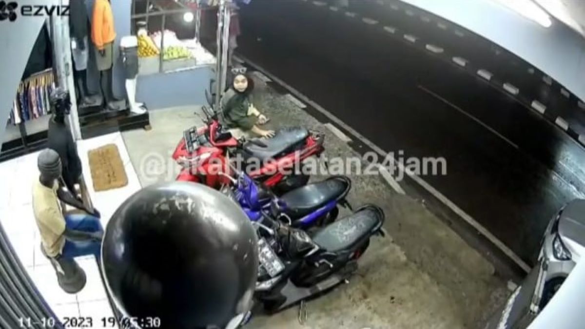 Wanita Tega Mencuri Uang Teman Sendiri di Jok Motornya, Kejadian Terjadi di Jakarta Selatan