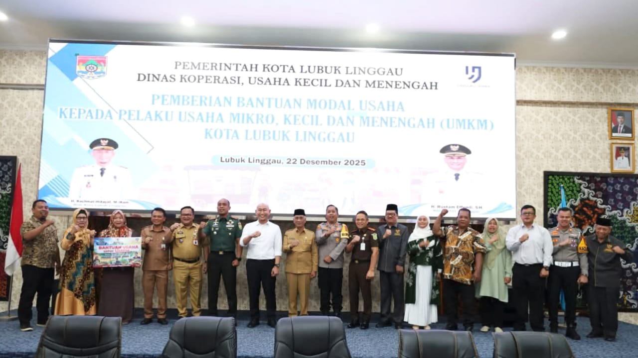 Wujudkan Janji Program Linggau Juara, Wali Kota Lubuk Linggau Serahkan Bantuan Modal Rp2 Juta untuk UMKM