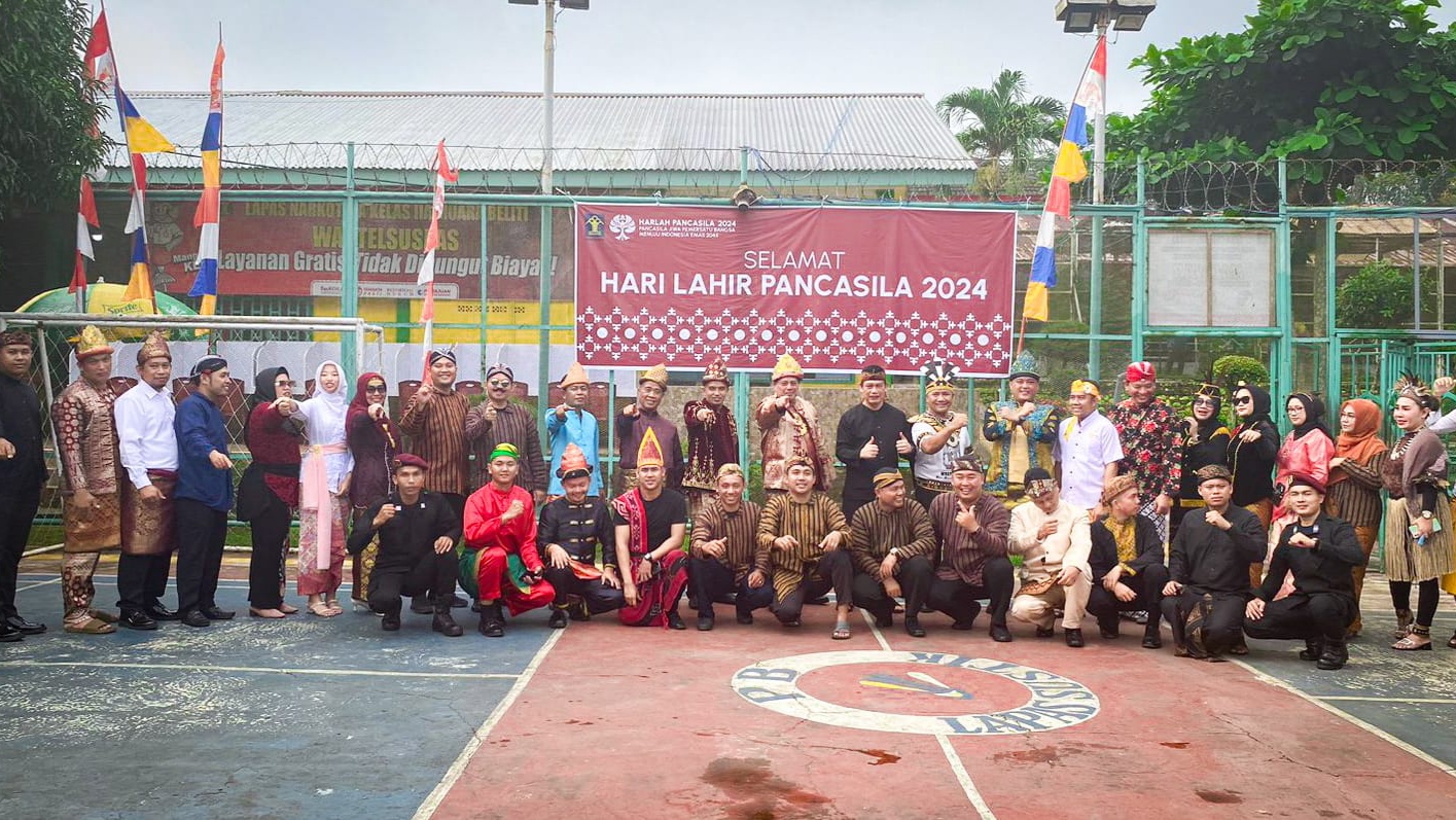 Kenakan Pakaian Adat, Lapas Narkotika Kelas IIA Muara Beliti Gelar Upacara Hari Lahir Pancasila Tahun 2024