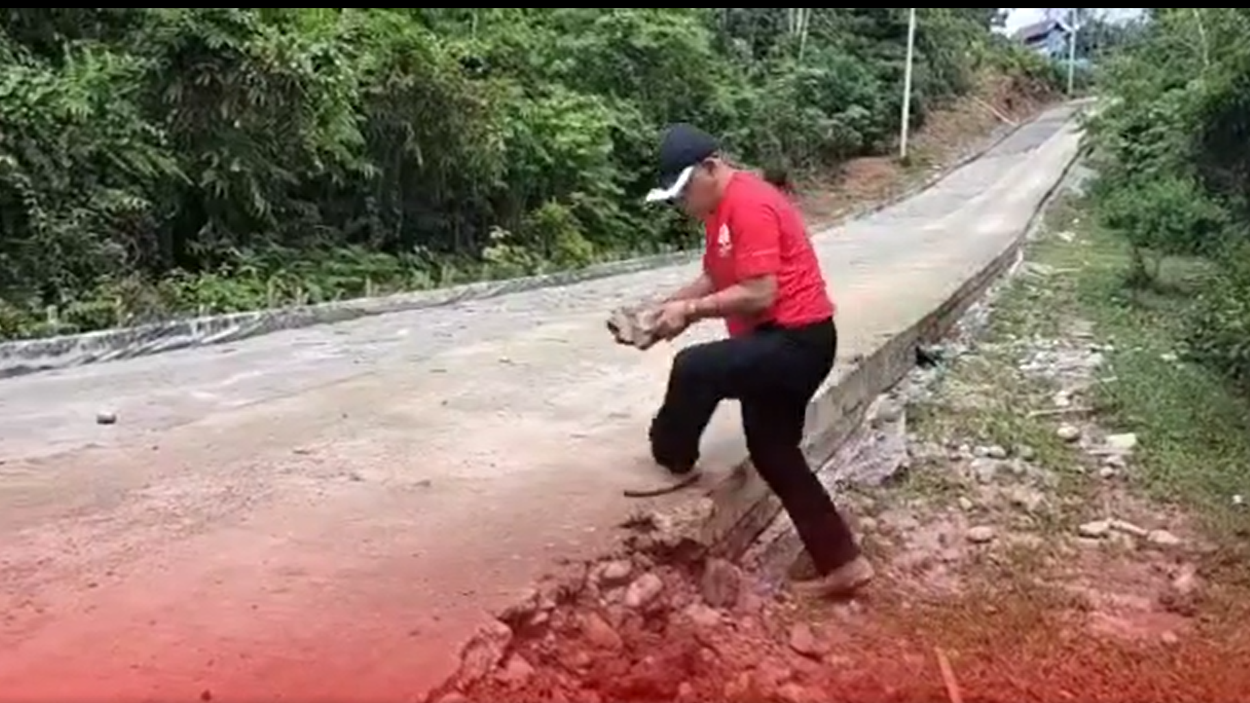Bupati Muratara Kesal, Videonya Pukuli Jalan Beredar di Medsos, Akibat Pengerjaan Jalan di Ulu Rawas Asal Jadi