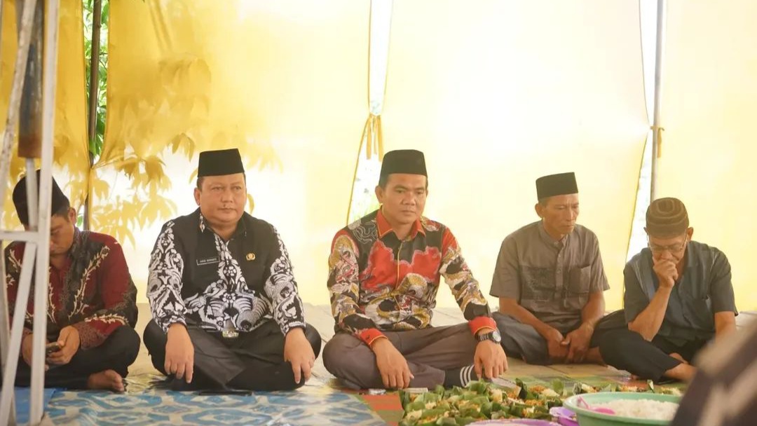 Bupati Musi Rawas Hj Ratna Machmud Diwakili Asisten I Hadiri Sedekah Bumi di Sumber Harta