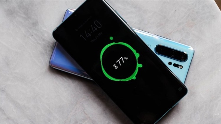 HP Berfungsi Sebagai Power Bank, Fitur Wireless Reverse Charging 50W Solusi Saat Mudik Lebaran 2026