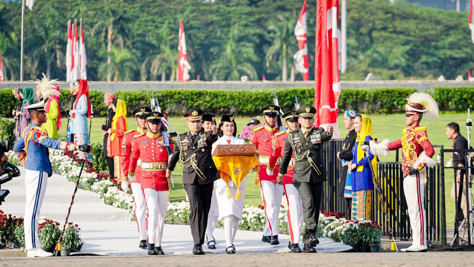 Keyla Azzahra Purnama Sukses Bawa Replika Bendera Merah Putih dan Teks Proklamasi ke IKN, Aipda Dadang Bangga