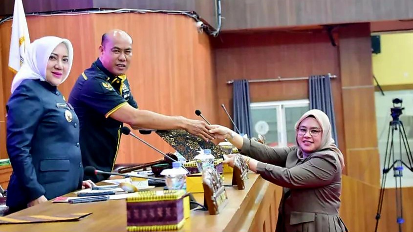 Bupati Musi Rawas Hadiri Paripurna Penyampaian 5 Raperda Inisiatif Tahun 2025