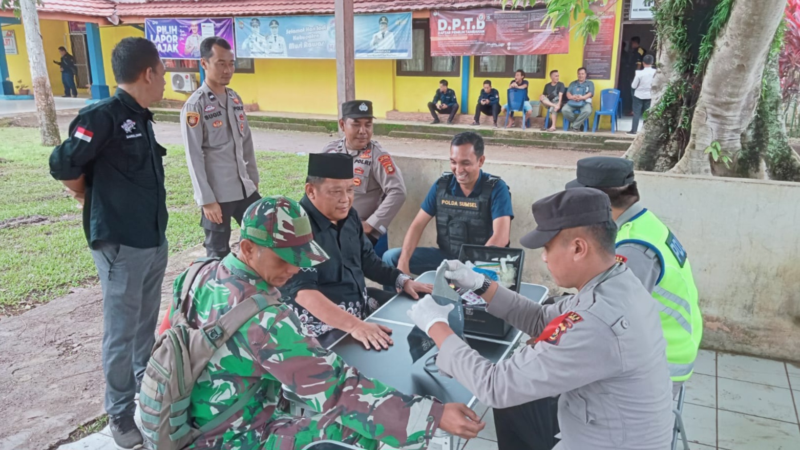 Polisi-TNI dan Penyelenggara Pemilu 2024 di Musi Rawas Dapat Pelayanan Kesehatan 