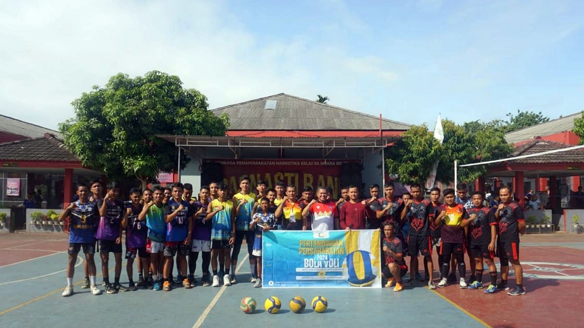 Jaga Kebugaran WBP, Lapas Narkotika Muara Beliti Gelar Pertandingan Bola Voli Persahabatan dengan Tim TMVC