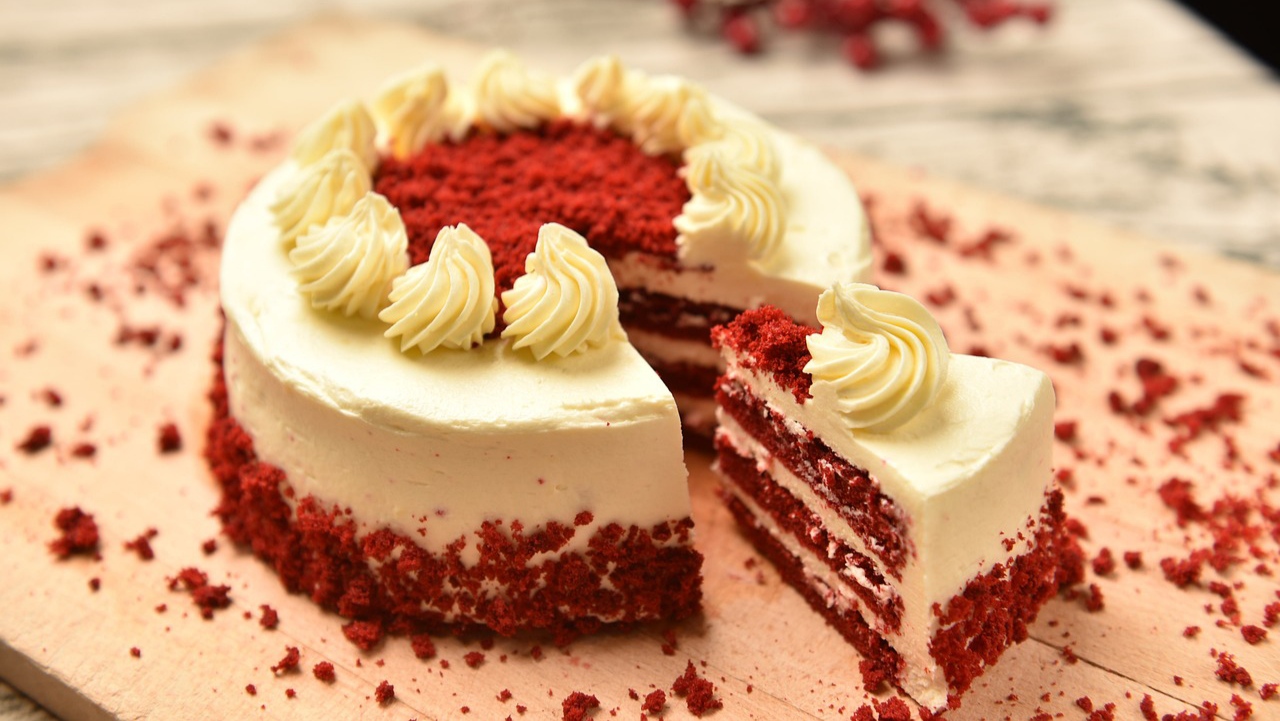 Rayakan Valentine Bareng Si Dia, Ini Resep Red Velvet Cake, Si Merah yang Bikin Nagih