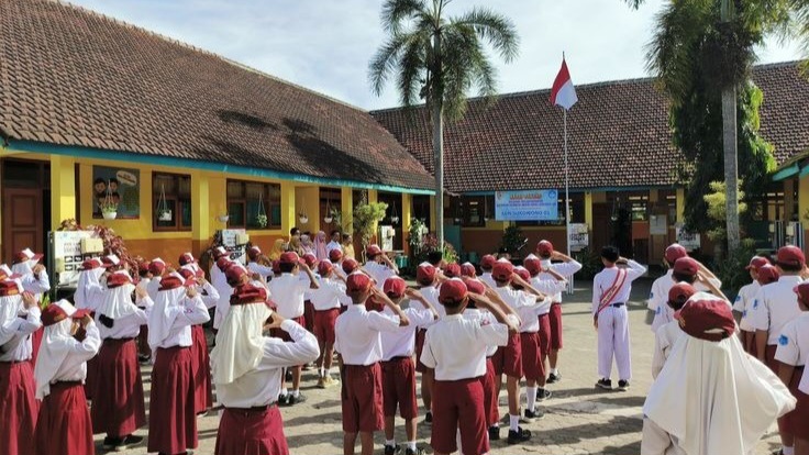 Susunan Upacara Bendera di Sekolah Mulai 2026, Wajib Baca Ikrar Pelajar Indonesia
