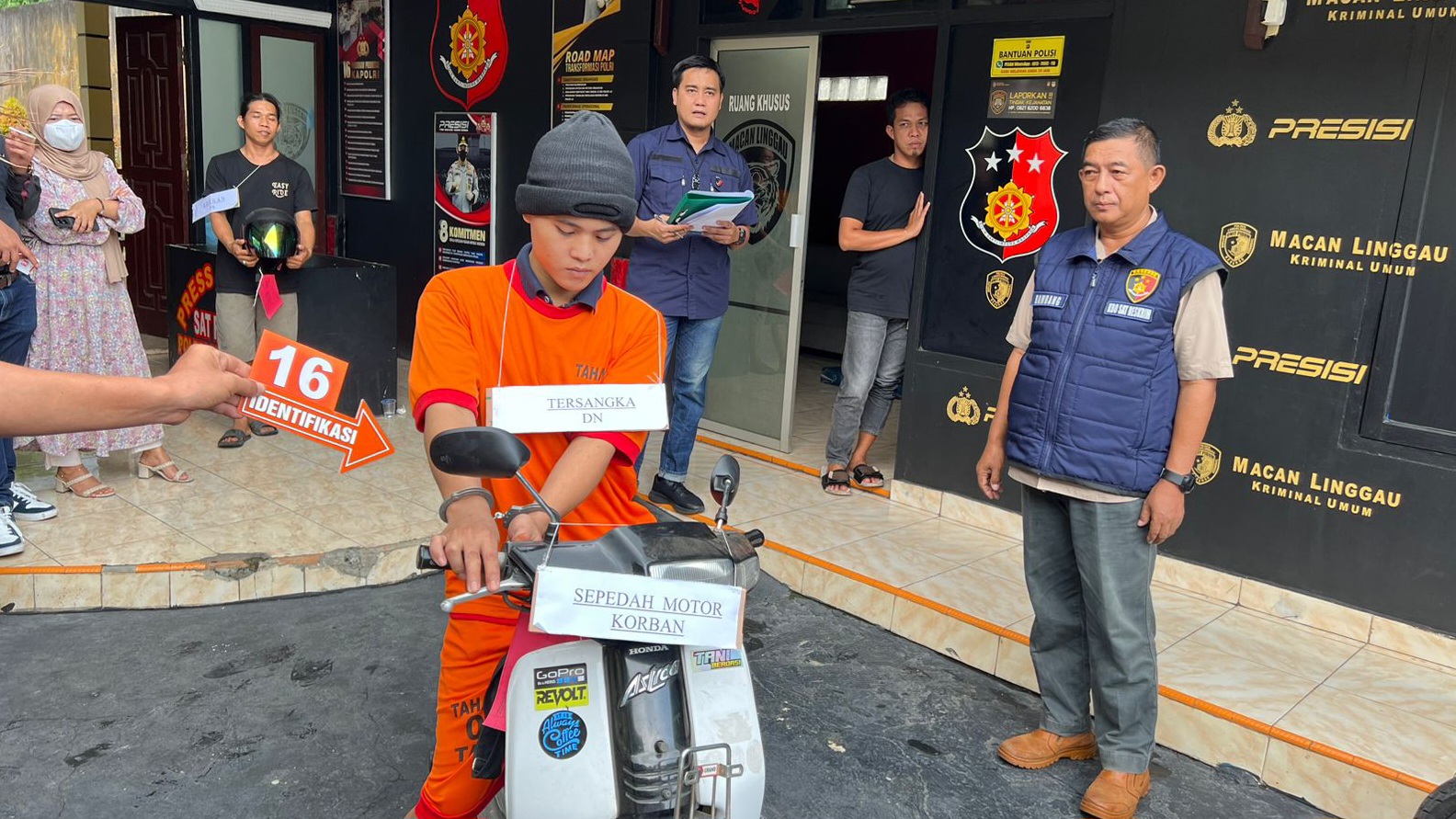 Rekonstruksi Pembunuhan Penjual Seblak Lubuklinggau, 17 Adegan, Tersangka Pandangi Korban 30 Menit  