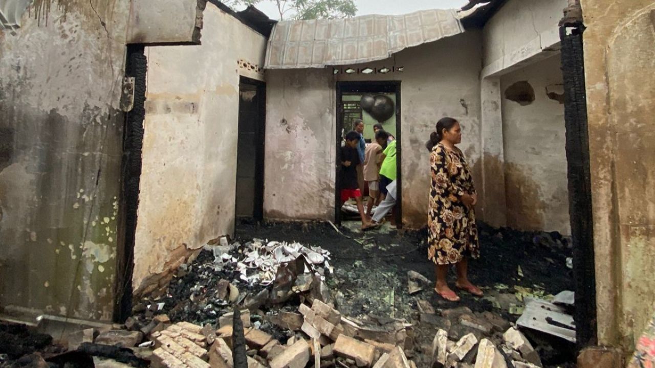 Saat Hujan Rumah Ayah dan Anak di Musi Rawas Terbakar, Kerugian Capai Rp200 Juta