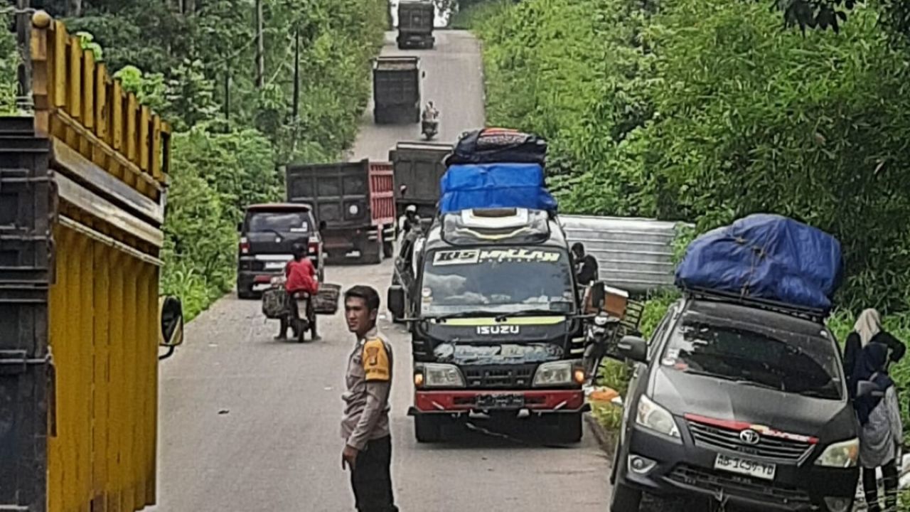 1 Meninggal Dunia, Imbas Elf Pecah Ban Sebabkan Tabrakan Beruntun di BTS Ulu Musi Rawas