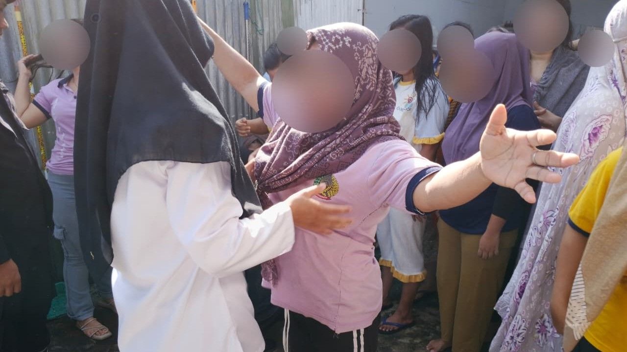 Pastikan Zero Halinar, Kalapas Pimpin Razia Rutin di Blok Hunian Wanita Lapas Narkotika Kelas IIA Muara Beliti