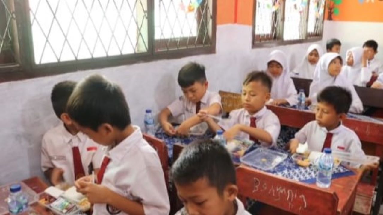 11 Sekolah di Lubuk Linggau, Hari ini Uji Coba Makan Bergizi Gratis, ini Daftarnya