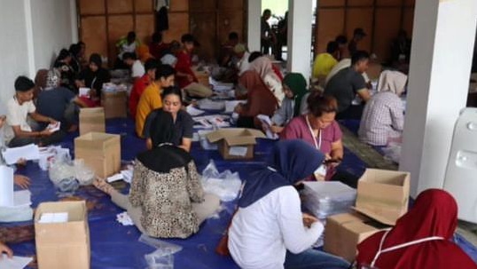 Cerita Samsudin, 3 Hari Kerja Lipat Surat Suara Dibayar Rp1,2 Juta di Jaksel