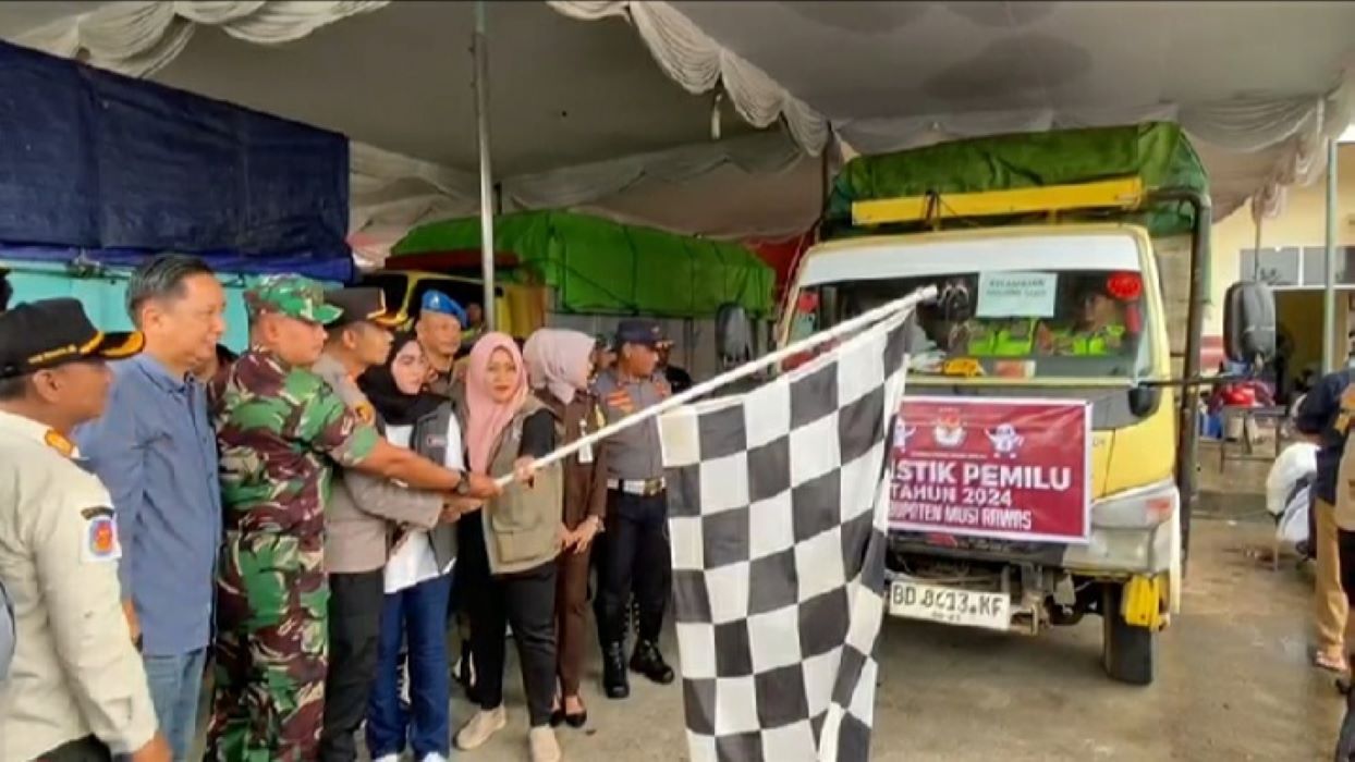 Logistik Pemilu 2024 di Musi Rawas Didistibusikan, Kapolres: Jangan Merusak Plastik Pembungkus Kotak Suara