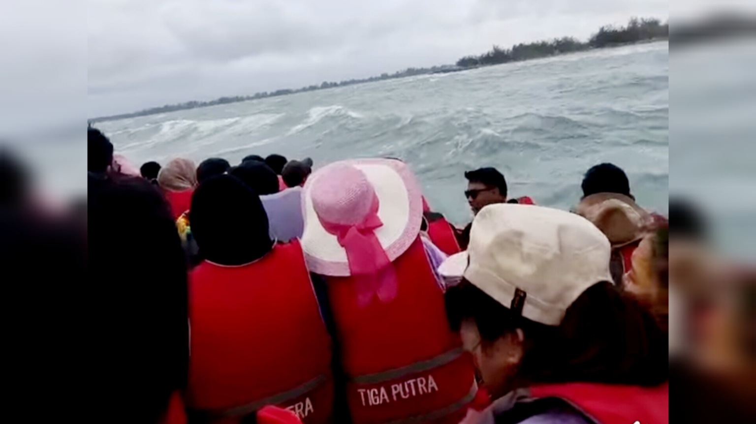 21 Saksi Diperiksa, Ini Status Nahkoda Kapal Wisata Yang Angkut 107 Penumpang Karam di Bengkulu