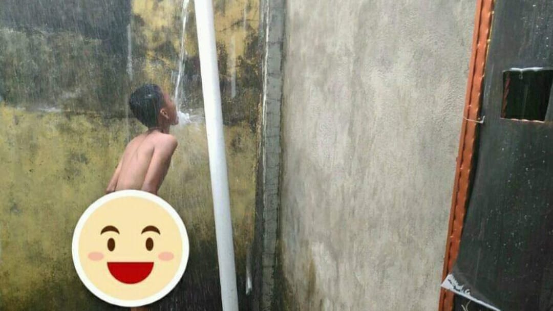 Jangan Larang Anak Mandi Hujan, ini 5 Manfaatnya, Mom Wajib Tahu