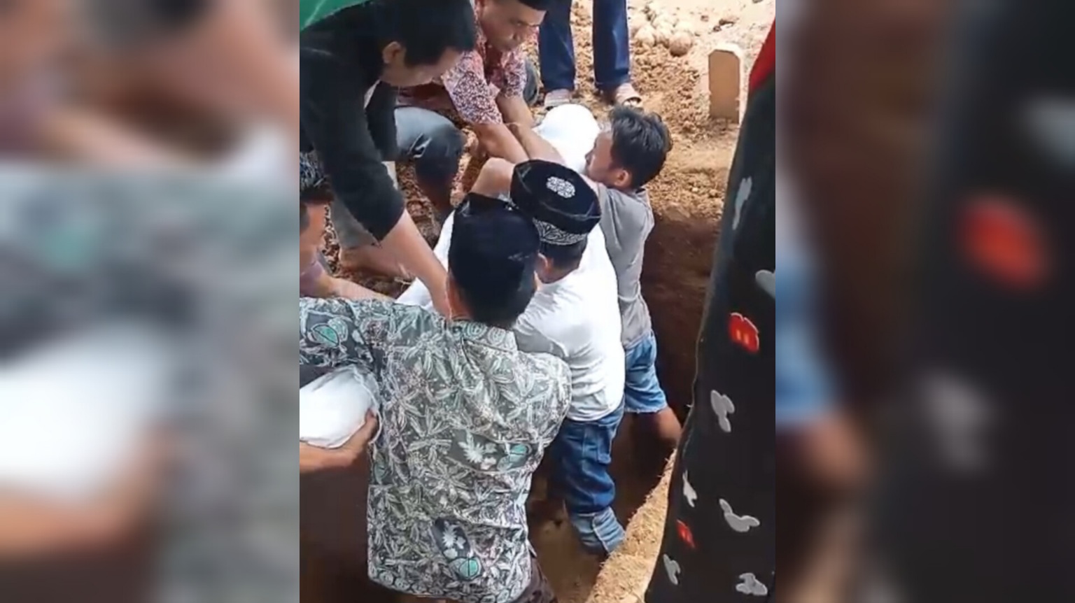 Jenazah Wanita Yang Ditemukan di Bukit Kancil Lubuk Linggau Dimakamkan