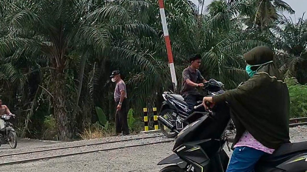 Cara Aman Menyeberangi Rel Kereta Api, Agar Tidak Menjadi Korban Tertabrak