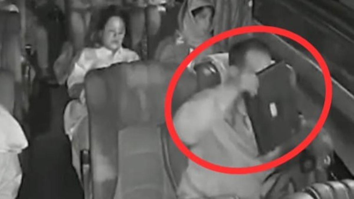 Viral Aksi Pencurian di Bus Sinar Jaya Terekam CCTV, Pelaku Ganti Laptop dengan Keramik, Waspada