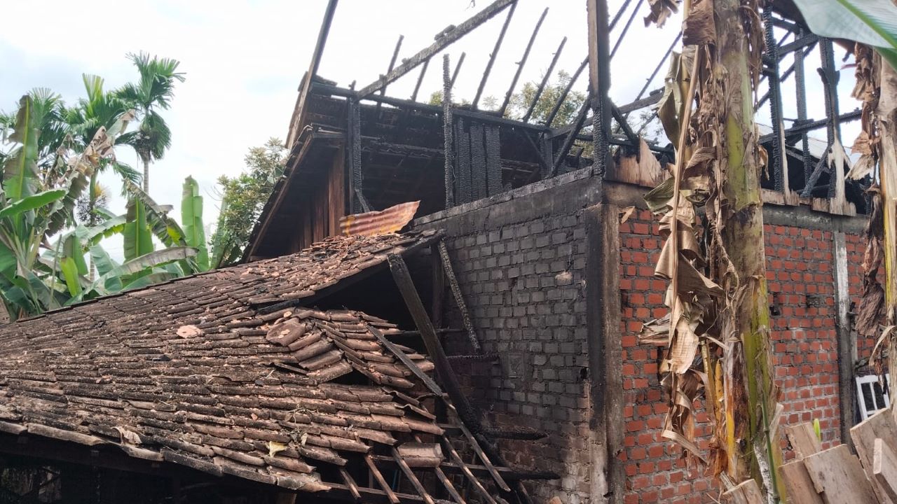 Pasangan Lansia di Musi Rawas Kehilangan Rumah, Ludes Terbakar Saat Bekerja 