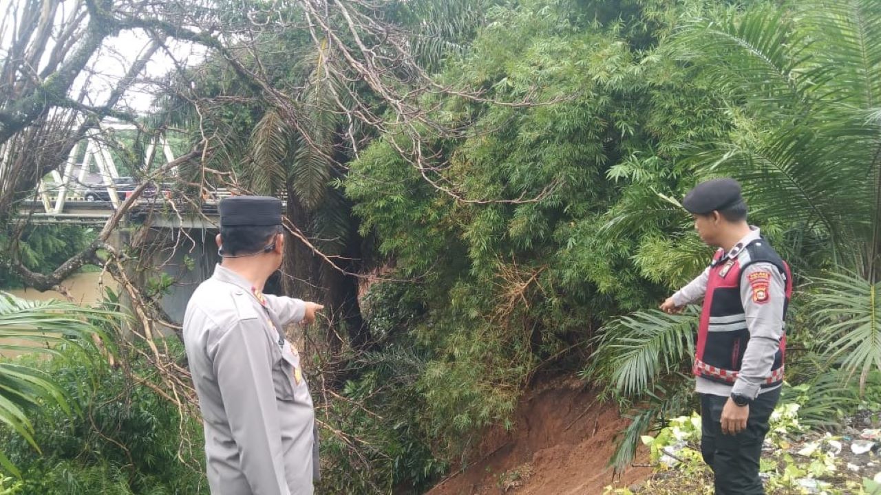 Longsor di Pangkal Jembatan Dekat KPU Musi Rawas, Warga Dengar Suara Seperti Bom
