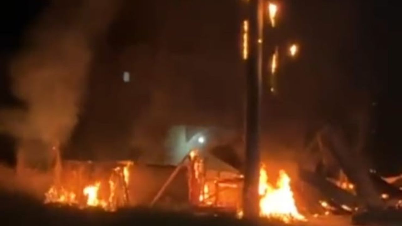 Warung Pecel Lele Milik Ketua MUI Musi Rawas Utara Ludes Terbakar